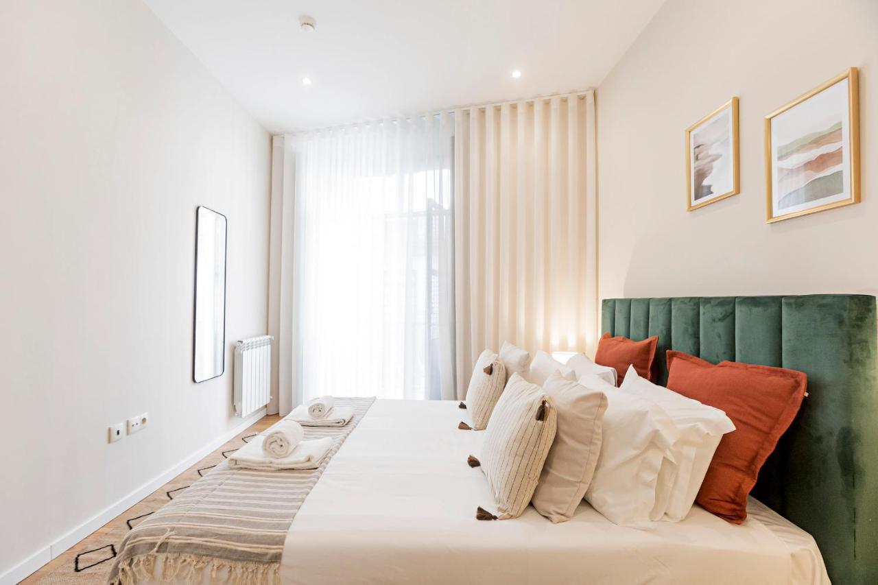 Brand New 4Br W/ 200Yrs Of History In Central Porto By Lovelystay Kültér fotó