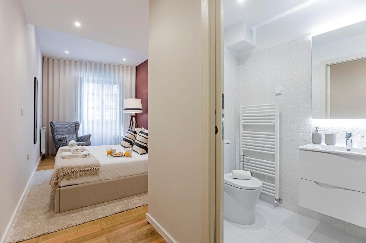 Brand New 4Br W/ 200Yrs Of History In Central Porto By Lovelystay Kültér fotó